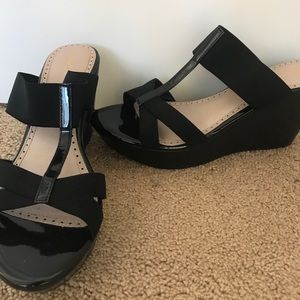 Black wedges